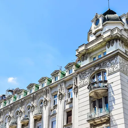 Republic Square Luxury 4*